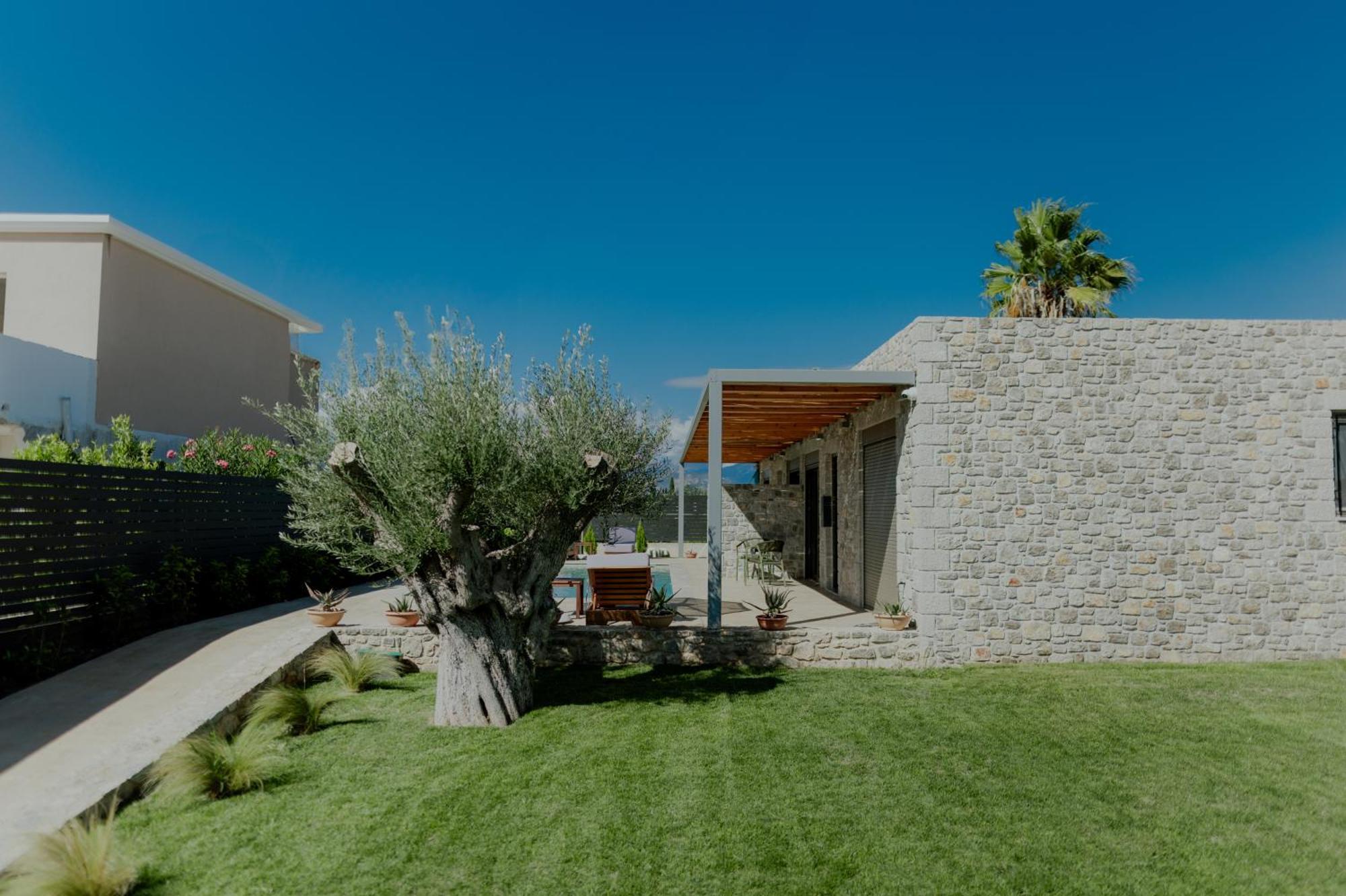 Niama Luxury Apartments نافبليو المظهر الخارجي الصورة